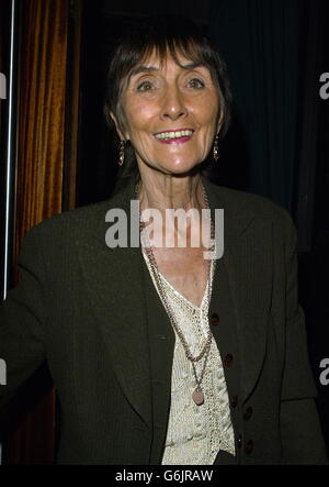 EastEnders Schauspielerin June Brown kommt zur Launch Party von Shane Richies Buch "Rags to Richie" im Noble Rot in West London. Stockfoto