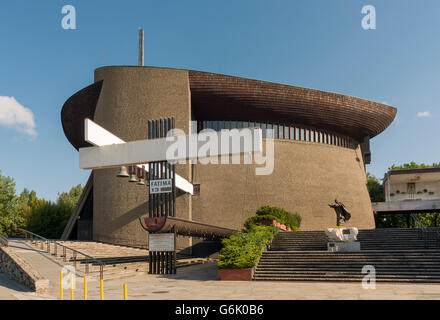 Bau von Arka Pana Kirche, Gottes Arche, in Bienczyce, Nowa Huta, Krakau, Krakau, Polen, Europa Stockfoto