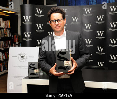 JJ Abrams bei einer Unterzeichnung für sein Buch, S., in Waterstones, Piccadilly, London. Stockfoto