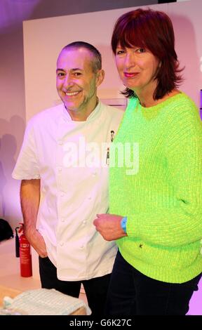 Chefkoch Michel Roux, Jr und Janet Street-Porter bei der Eröffnung der BBC Good Food Show London im Londoner Olympia Exhibition Centre, London. Stockfoto