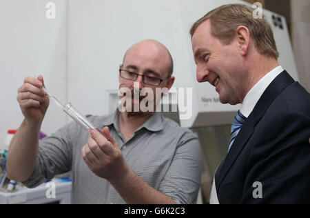 Enda Kenny in der Science Gallery - Dublin Stockfoto