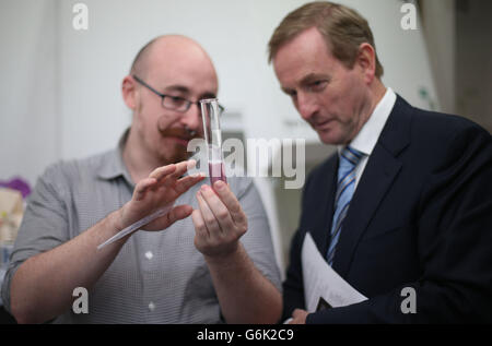 Enda Kenny in der Science Gallery - Dublin Stockfoto