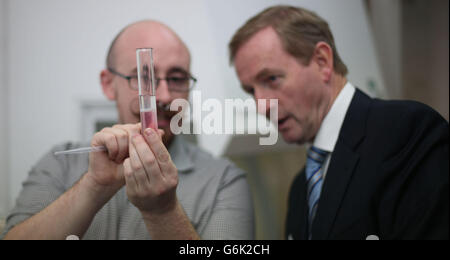Enda Kenny in der Science Gallery - Dublin Stockfoto