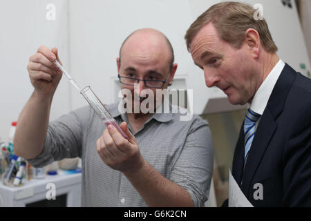 Enda Kenny in der Science Gallery - Dublin Stockfoto