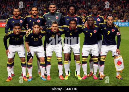 (L-R) Kolumbien Mannschaftsgruppe. Vordere Reihe: Teofilo Gutierrez, James Rodriguez, Santiago Arias, Juan Guillermo Cuadrado, Pablo Armero und Radamel Falcao. Hintere Reihe: Carlos Valdes, Abel Aguilar, Faryd Mondragon, Carlos Sanchez und Christian Zapata. Stockfoto