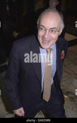 Der neu gegründete konservative Leiter Michael Howard trifft im Mandarin Oriental Hyde Park Hotel in Knightsbridge, London, zu einem Atlantic Partnership Breakfast ein. Howard tritt als Vorsitzender der Atlantischen Partnerschaft zurück, um Lebenspräsident der Gruppe zu werden, die Politiker, Geschäftsleute, Journalisten und andere aus Europa und den USA zusammenbringt. Stockfoto