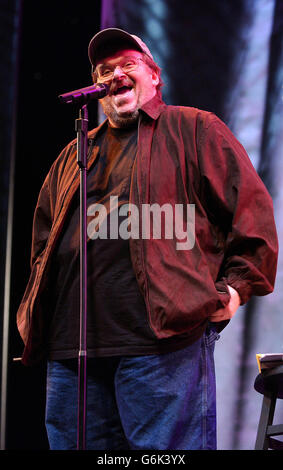 Der Autor und Dokumentarfilmer Michael Moore führt seine neue Einzelausstellung mit Material aus seinem neuen Buch "dude, Where's My Country" im Palladium im Zentrum Londons auf. Stockfoto