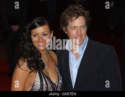 Die Schauspieler Hugh Grant und Martine McCutcheon kommen für den britischen Charity-Film Premiere of Love Actually, Aid of Comic Relief, der auf dem Odeon Leicester Square im Zentrum von London stattfand. Stockfoto