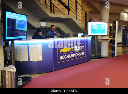 Snooker - williamhill.com UK Championships - Tag neun - das Barbican Center. Atmosphäre im Barbican Center am 9. Tag der UK Championships williamhill.com im Barbican Center, York. Stockfoto