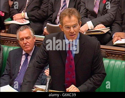 Videoaufnahme von Premierminister Tony Blair, der während der Fragen des Premierministers im Unterhaus in London spricht. Stockfoto