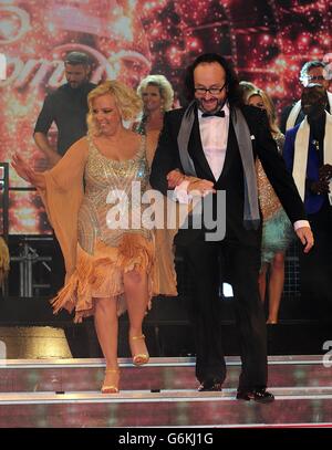 Strictly Come Dancing Photocall - London. Deborah Meaden und Dave Myers kommen zur Strictly Come Dancing Photocall in den Elstree Studios, London. Stockfoto