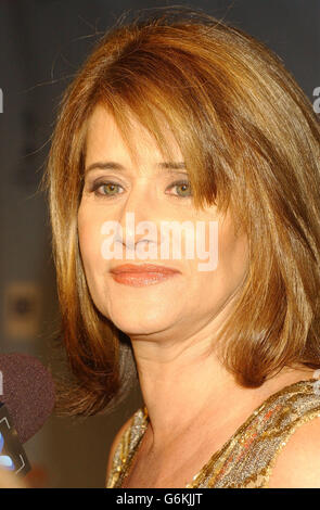 Die amerikanische Schauspielerin Lorraine Bracco (The Sopranos) kommt bei den 31. Internationalen Emmy Awards im New York Hilton in New York City, USA an. Stockfoto