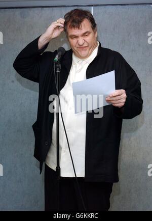 Sänger Meat Loaf informierte während einer Pressekonferenz im Royal Garden Hotel, Kensington, im Zentrum von London, alle über seine gute Gesundheit und seine bevorstehenden Konzerttermine nach seinem jüngsten Zusammenbruch auf der Bühne. Stockfoto