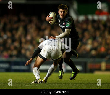 Leicester Tigers' Toby Flood und Montpelliers Francois Trinh-Duc während des Heineken Cup Spiels in der Welford Road, Leicester. Stockfoto