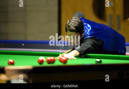 Matthew Stevens im Einsatz gegen Robert Milkins während des achten Tages der UK Championships williamhill.com im Barbican Center, York. Stockfoto