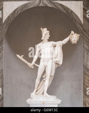 Die Vatikanischen Museen, durchtrennt Marmor Statue des Perseus Holding Haupt der Medusa von Antonio Canova, Rom, Italien Stockfoto
