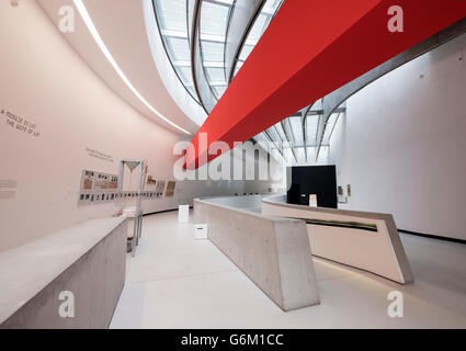 Innere des MAXXI nationalen Zentrum für zeitgenössische Kunst entworfen von Zaha Hadid in Rom, Italien Stockfoto