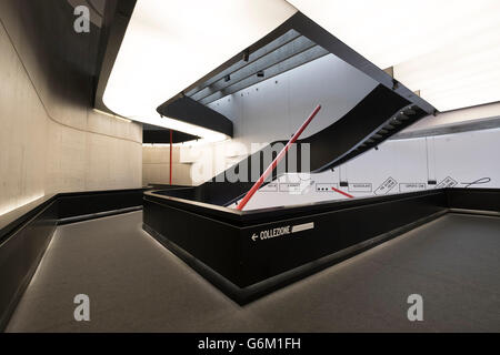 Innere des MAXXI nationalen Zentrum für zeitgenössische Kunst entworfen von Zaha Hadid in Rom, Italien Stockfoto