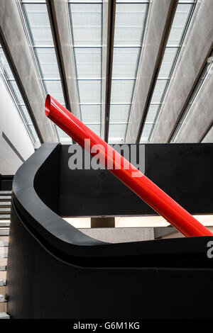 Innere des MAXXI nationalen Zentrum für zeitgenössische Kunst entworfen von Zaha Hadid in Rom, Italien Stockfoto