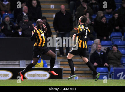 Fußball - FA Cup - zweite Runde - Chesterfield gegen Southend United - Proact Stadium. Anthony Straker (links) von Southend United feiert mit seinem Teamkollegen Ben Coker das zweite Tor des Spiels Stockfoto