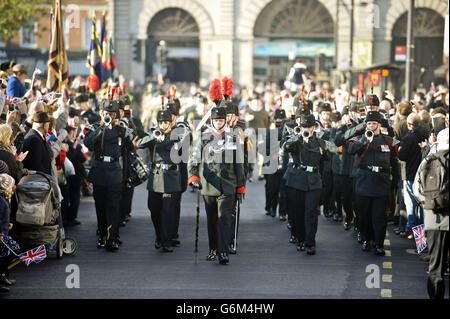 Die Gewehre-Band führt während der Heimkehr-Parade zum 4. Bataillon der Gewehre, Salisbury. Stockfoto