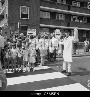 Musik - Kinder Road Safety Kampagne - Keith Moon - Thessalien Road, Battersea Stockfoto