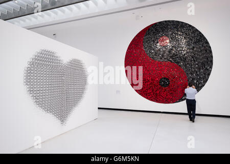 Blick auf Skulptur rufen Sie diesen Mann kann für Service-Qualität im Innenraum des MAXXI National Center of Contemporary Arts aufgezeichnet werden Stockfoto