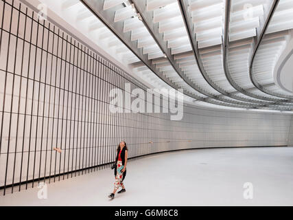 Innere des MAXXI nationalen Zentrum für zeitgenössische Kunst entworfen von Zaha Hadid in Rom, Italien Stockfoto