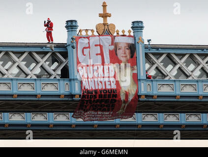 Väter-Protest an der Tower Bridge Stockfoto