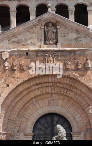 Colegiata y Claustro de Santa Juliana (Stiftskirche). Santillana del Mar Kantabrien. Spanien. Stockfoto