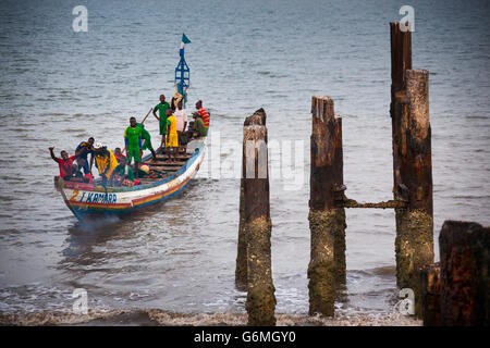 Yongoro, Sierra Leone - 30. Mai 2013: Westafrika, die Strände von Yongoro vor Freetown Stockfoto