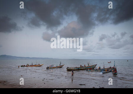 Yongoro, Sierra Leone - 30. Mai 2013: Westafrika, die Strände von Yongoro vor Freetown Stockfoto