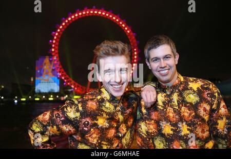 Die Food-Künstler Sam Bompas (links) und Harry Parr stellten während der Vorstellung von Vodafone in Zusammenarbeit mit dem Bürgermeister von London das weltweit erste multisensorische Feuerwerk in London zu Silvester vor. Drücken Sie Verbandsfoto. Bilddatum: Dienstag, 31. Dezember 2013. Bildnachweis sollte lauten: Matt Alexander/PA Wire Stockfoto