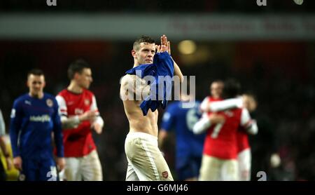 Fußball - Barclays Premier League - Arsenal gegen Cardiff City - Emirates Stadium. Jack Wilshere von Arsenal applaudiert den Fans am Ende des Spiels während des Spiels der Barclays Premier League im Emirates Stadium, London. Stockfoto