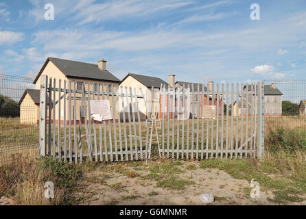 Ein kleines Anwesen der mit Brettern vernagelt Häuser in Wexford, Irland. Stockfoto