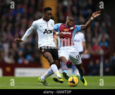 Der von Manchester United (links) und Aston Villa ausgestoßende Yacouba Sylla (rechts) kämpfen um den Ball Stockfoto
