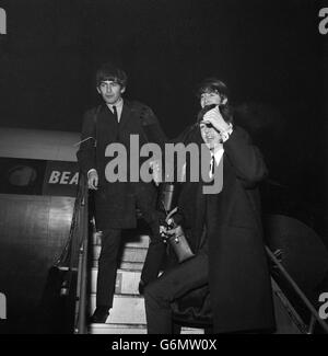 Musik - die Beatles - George Harrison, John Lennon und Paul McCartney - London Flughafen Stockfoto