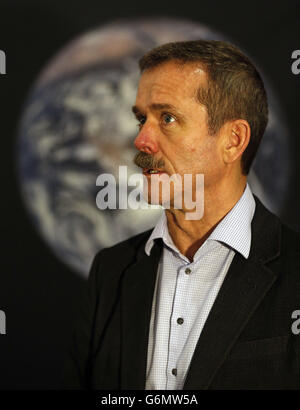 Astronaut Chris Hadfield nimmt an einem Fotoanruf vor der Apollo 10 Kapsel im Londoner Science Museum Teil. Stockfoto