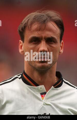 Fußball - Europameisterschaften 1996 - Deutschland gegen Tschechien. Jürgen Kohler, Deutschland Stockfoto