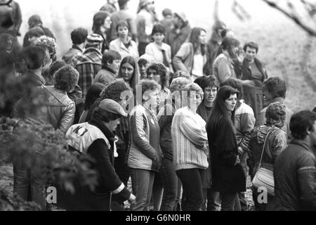 Frauen auf der Streikposten-Linie in der Kokerei Orgreave in der Nähe von Rotherham, wo Bergleute versucht haben, tägliche Konvois von Lastwagen, die Koks aus der Fabrik zu den britischen Stahlarbeitern in Scunthorpe transportieren, zu stoppen. Stockfoto