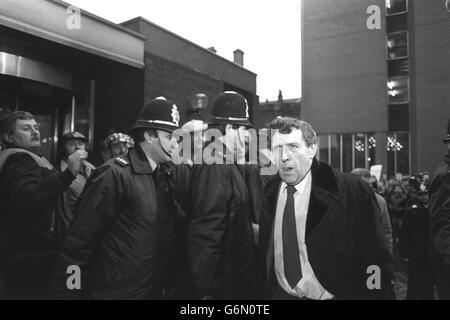 Henry Richardson kommt bei der Exekutive der National Union of Mineworkers an Besprechung Stockfoto