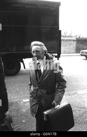 Arthur Scargill trifft am Hauptsitz des National Coal Board zu einem Treffen mit dem Vorsitzenden des NCB, Ian MacGregor, ein. Stockfoto