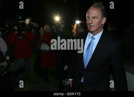 Dr. Richard Haass und Harvard-Professor Meghan O'Sullivan treffen sich im Stormont Hotel Belfast, um mit den fünf an den aktuellen Friedensgesprächen beteiligten Exekutivparteien zu sprechen. Stockfoto