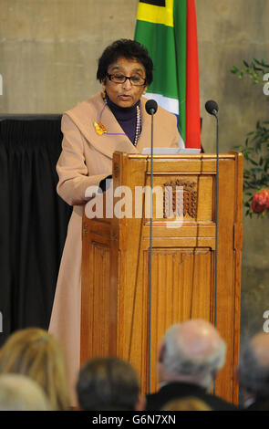 Frau Adelaide Joseph spricht bei der Feier des Lebens von Nelson Mandela in der Westminster Hall, House of Commons, im Zentrum von London. Stockfoto