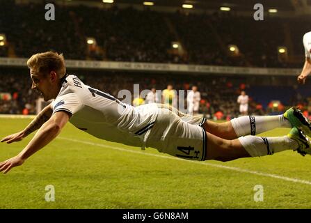 Fußball - UEFA Europa League - Gruppe K - Tottenham Hotspur / Anzhi Makhachkala - White Hart Lane. Lewis Holtby von Tottenham Hotspur feiert das dritte Tor seiner Spieleseite Stockfoto