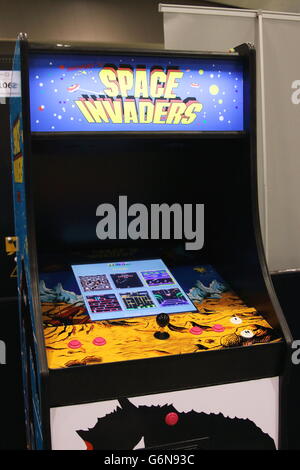 Space Invaders Arcade-Spiel-Maschine Stockfoto