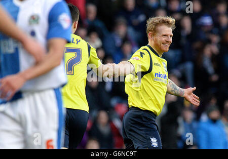 Chris Burke von Birmingham City feiert den dritten Treffer seines Teams gegen Blackburn Rovers während des Sky Bet Championship-Spiels im Ewood Park, Blackburn. Stockfoto