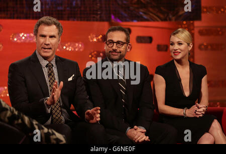 (Von links nach rechts) will Ferrell, Steve Carell und Christina Applegate aus dem Film Anchorman 2: The Legend geht weiter, während der Dreharbeiten zur Silvester Graham Norton Show, in den London Studios, Süd-London, auf BBC One am Dienstagabend ausgestrahlt zu werden. Stockfoto