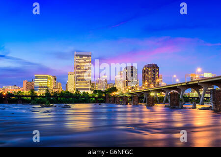 Richmond, Virginia, USA die Skyline Innenstadt am James River. Stockfoto