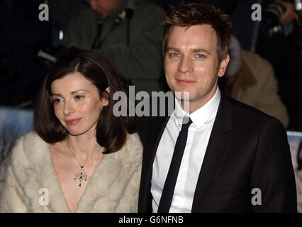 Schauspieler Ewan McGregor und seine Frau Eve kommen zur britischen Gala-Celebrity-Premiere seines neuesten Films Big Fish im Warner Village, Leicester Square, im Zentrum von London. Stockfoto